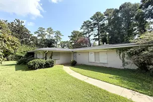 802 Kenilworth Cir, Stone Mountain, GA 30083 - Photo 2