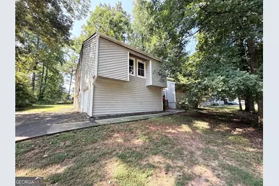 704 Lost Creek Circle, Stone Mountain, GA 30088 - Photo 2