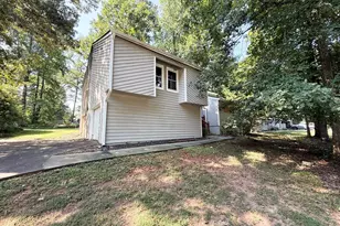 704 Lost Creek Cir, Stone Mountain, GA 30088 - Photo 2