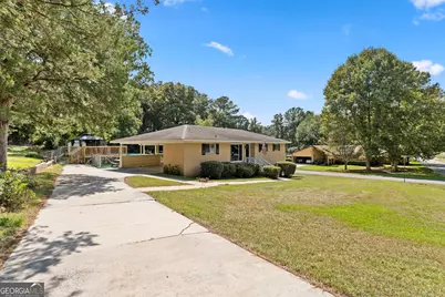 202 Woodland Drive, Warner Robins, GA 31088 - Photo 2