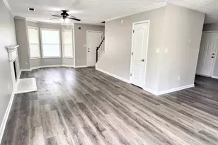 6909 Malvern Ct, Lithonia, GA 30038 - Photo 4