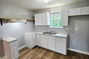 225 W Tinsley St, Griffin, GA 30223 - Photo 10