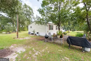 569 Shady Oaks Cir, Hoboken, GA 31542 - Photo 2