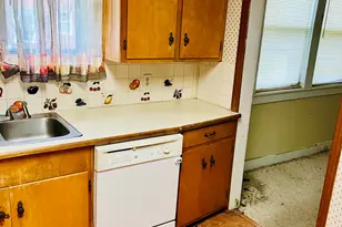 6 N Spring St, Claxton, GA 30417 - Photo 8