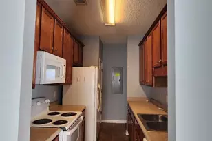 221 Shenandoah Dr, Riverdale, GA 30274 - Photo 2