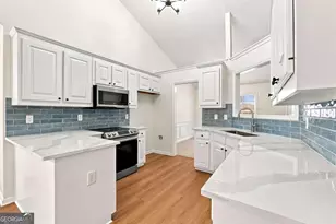 1422 Fountain Lakes Dr, Lawrenceville, GA 30043 - Photo 10