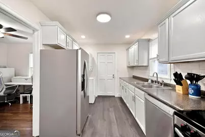 111 Benton Avenue, Warner Robins, GA 31088 - Photo 14