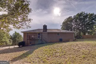 202 E Wright St, Winder, GA 30680 - Photo 4