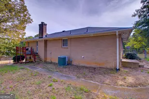 202 E Wright St, Winder, GA 30680 - Photo 6