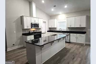 169 E Sheppard Street, Stapleton, GA 30823 - Photo 2