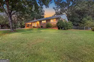 327 Poplar St, Toccoa, GA 30577 - Photo 1