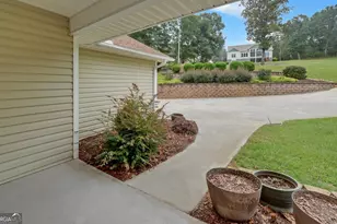 300 Knox Cir, Lavonia, GA 30553 - Photo 2