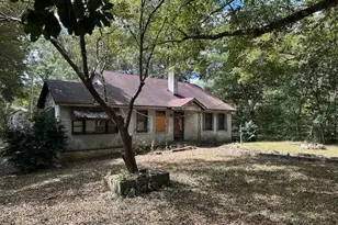 402 Atlanta St, Barnesville, GA 30204 - Photo 2