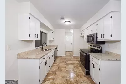 3118 Caliente Lane, Rex, GA 30273 - Photo 2