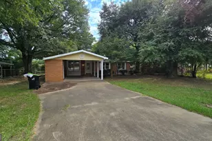 109 Meadowcliff Cir, Warner Robins, GA 31093 - Photo 2