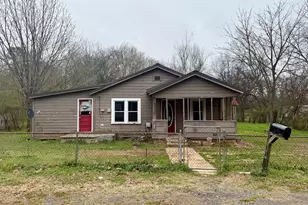 108 Scoggins St, Summerville, GA 30747 - Photo 1