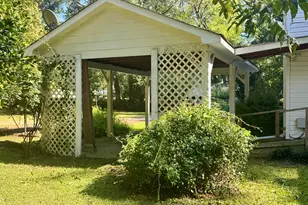 803 Dolvin Ave, Union Point, GA 30669 - Photo 14