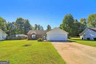 22 Canterbury Dr, Grantville, GA 30220 - Photo 1