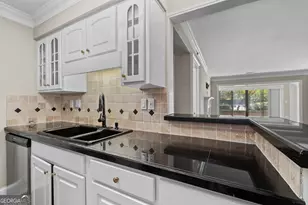 1120 Highland Bluff Dr S E, Atlanta, GA 30339 - Photo 8