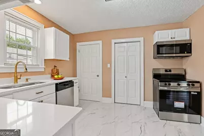 3106 Falligant Avenue, Thunderbolt, GA 31404 - Photo 10