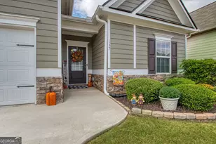 137 Thomaston St, Newnan, GA 30263 - Photo 2