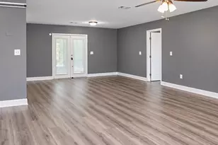 110 Bradley Cir, Barnesville, GA 30204 - Photo 2