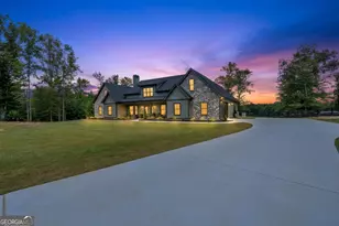 392 Georgian Pnes Dr, Senoia, GA 30276 - Photo 2