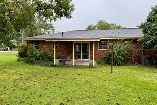 307 S River St, Claxton, GA 30417 - Photo 8