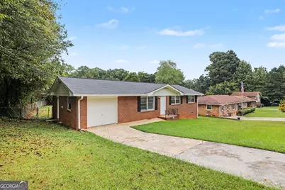 2541 Burton Circle, Morrow, GA 30260 - Photo 4