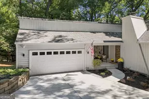 200 Pitch Lake Ln, Roswell, GA 30076 - Photo 1