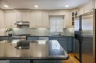 2218 Peachtree Rd NW, Atlanta, GA 30309 - Photo 22