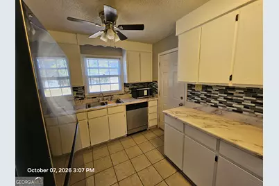 110 Stonefield Court, Warner Robins, GA 31093 - Photo 2