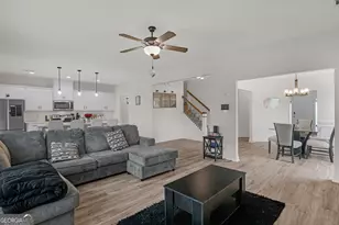 672 Fairview Cir, Hinesville, GA 31313 - Photo 8
