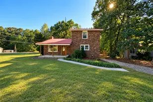348 Knottywood Dr, Lavonia, GA 30553 - Photo 4