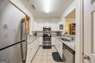 4007 Westchester Ridge NE, Brookhaven, GA 30329 - Photo 2