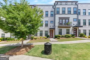 2130 Holtz Ln, Atlanta, GA 30318 - Photo 2