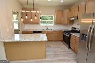 124 Johnson St, Barnesville, GA 30204 - Photo 10