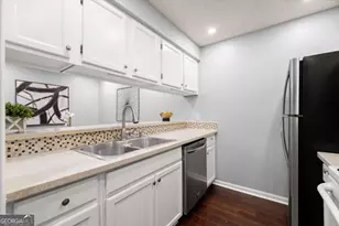 704 Barrington Hills Dr, Sandy Springs, GA 30350 - Photo 18