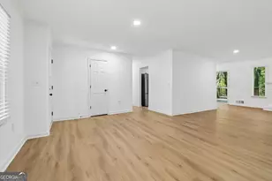 837 Hemingway Rd, Stone Mountain, GA 30088 - Photo 10