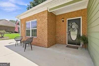 2102 Commonwealth Circle, Newnan, GA 30263 - Photo 2