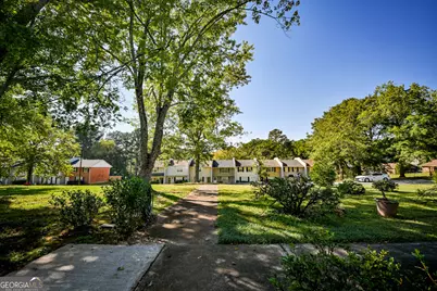 1095 Eastview Circle NE, Conyers, GA 30012 - Photo 4