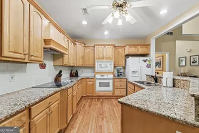 235 Line Creek Cir, Sharpsburg, GA 30277 - Photo 16