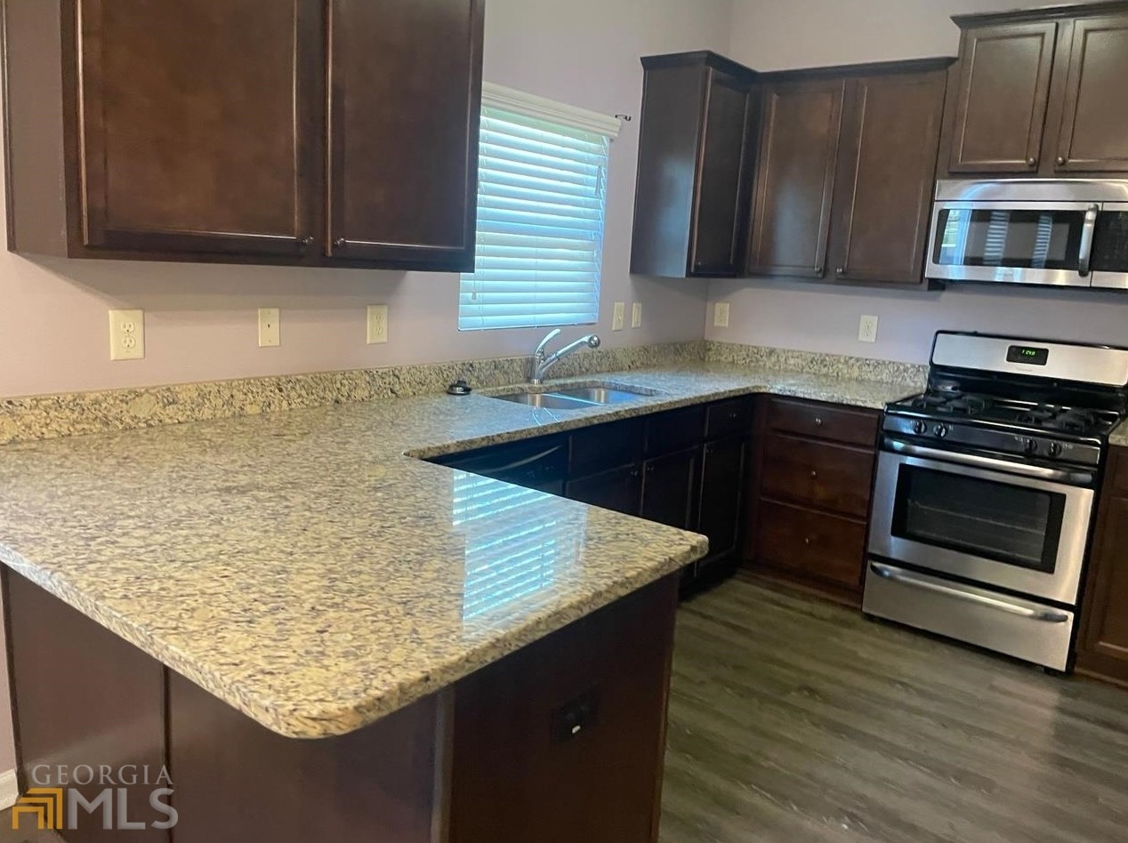 4867 Clarkstone Dr, Flowery Branch, GA 30542-3326
