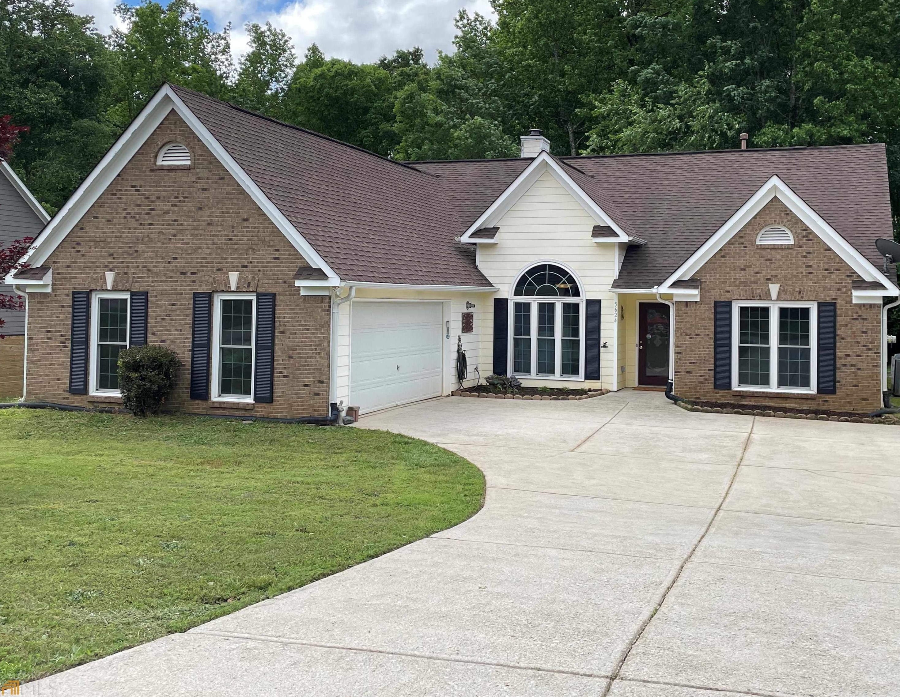 5624 Newberry Point Dr, Flowery Branch, GA 30542-2752
