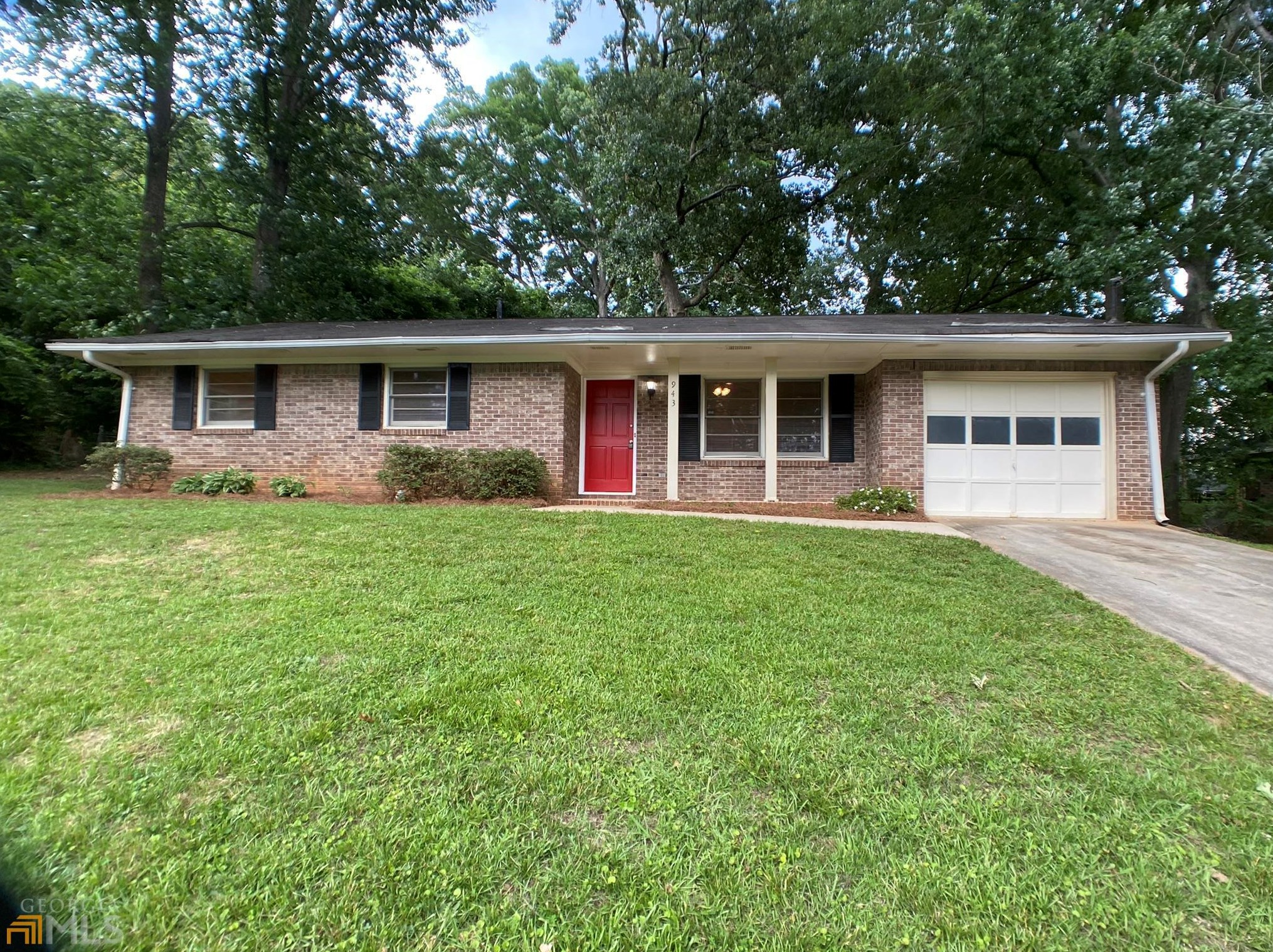 943 Parkstone Dr, Stone Mountain GA  30083-3574 exterior