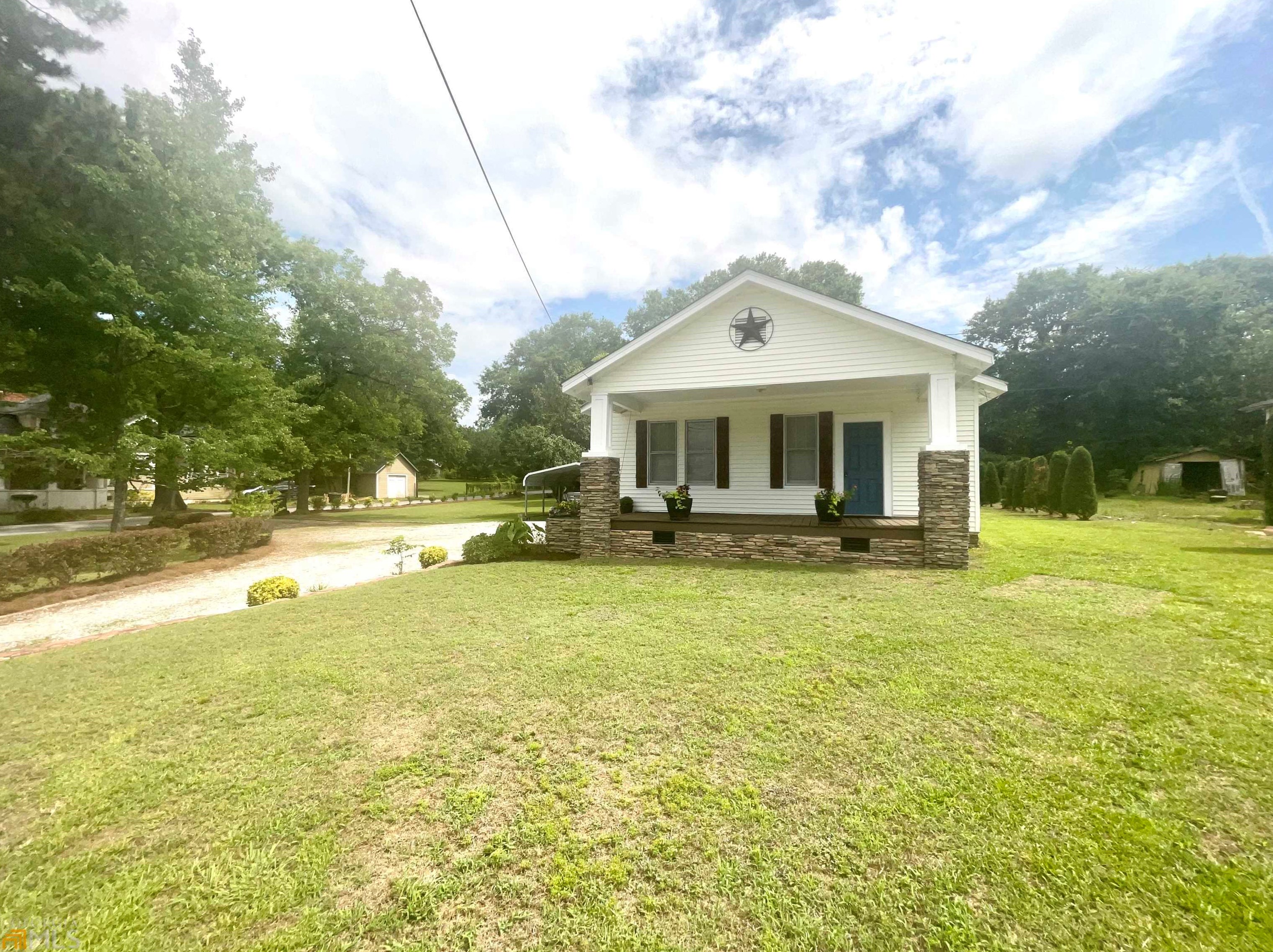 52 Tate St, Elberton, GA 30635-1630