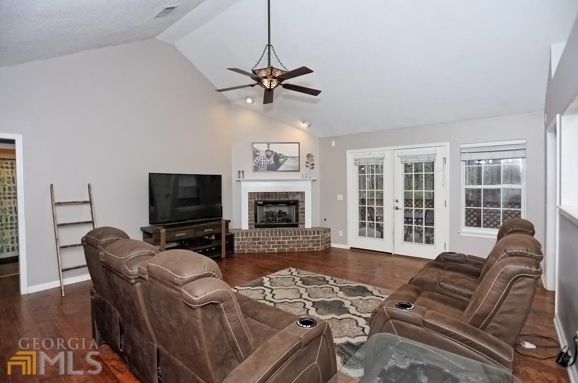 9145 Ferguson Ave, Savannah GA  31406-6323 exterior