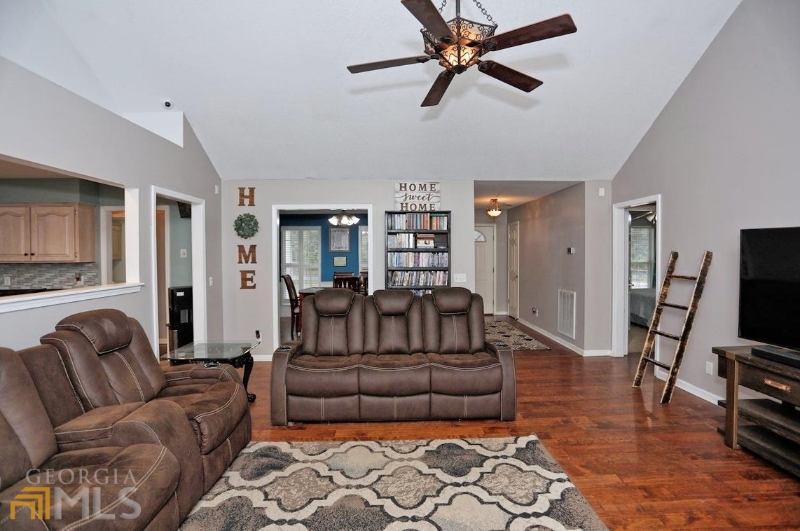9145 Ferguson Ave, Savannah GA  31406-6323 exterior