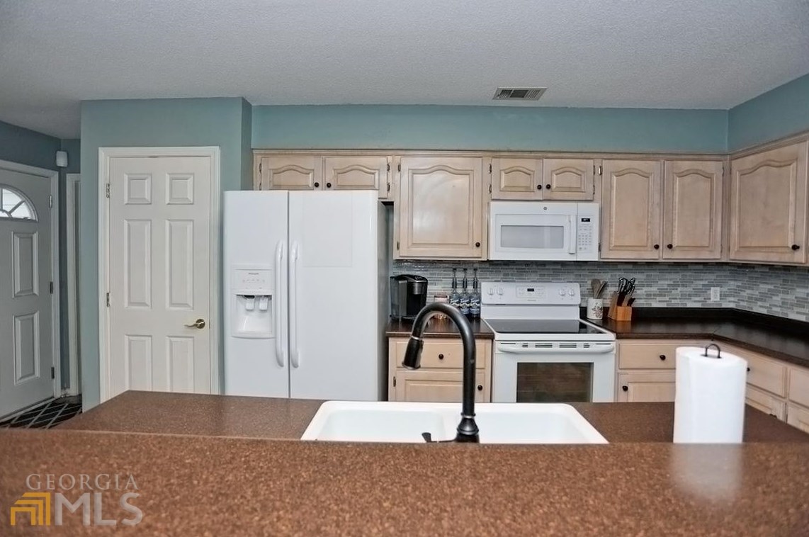 9145 Ferguson Ave, Savannah GA  31406-6323 exterior