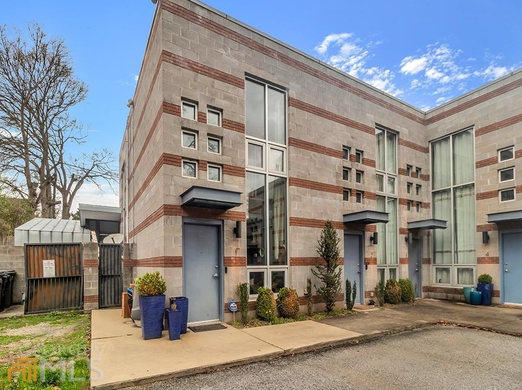 542 Ralph Mcgill Blvd, Atlanta GA  30312-1105 exterior